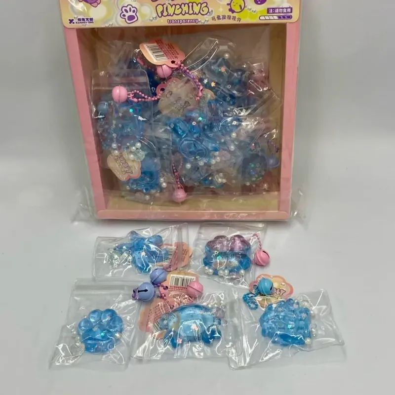 Kup online Zabawki Squeeze Lovely Pinching Breloki z Dzwonkiem 24 szt.