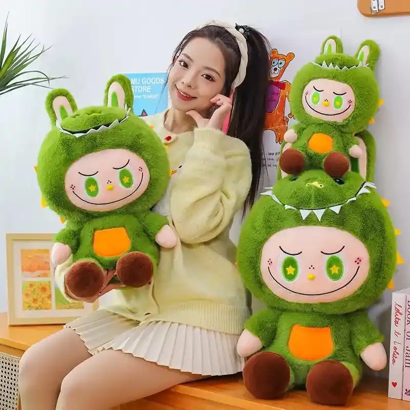 Kup online Maskotka Pluszowa Labubu 40cm w Zielonym Kostiumie Potwora