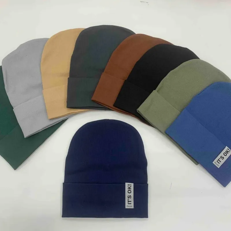 Czapki męskie prążkowane beanie IT'S OK! FILLOO mix 10 szt. Oferta limitowana