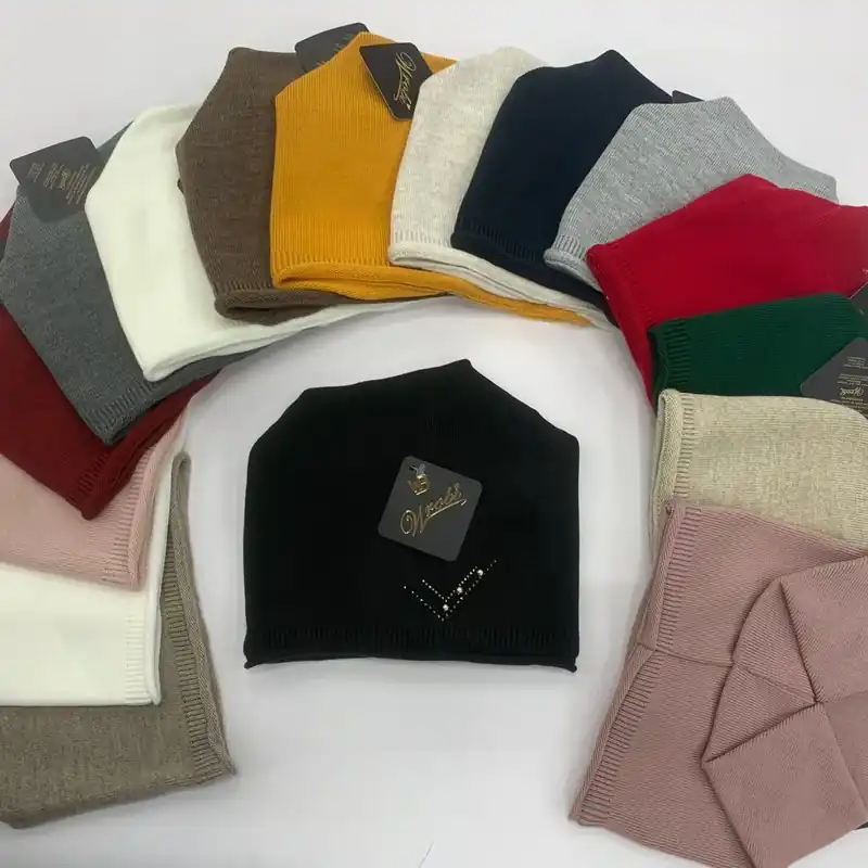 Promocja Czapki damskie beanie, 12 kolorów