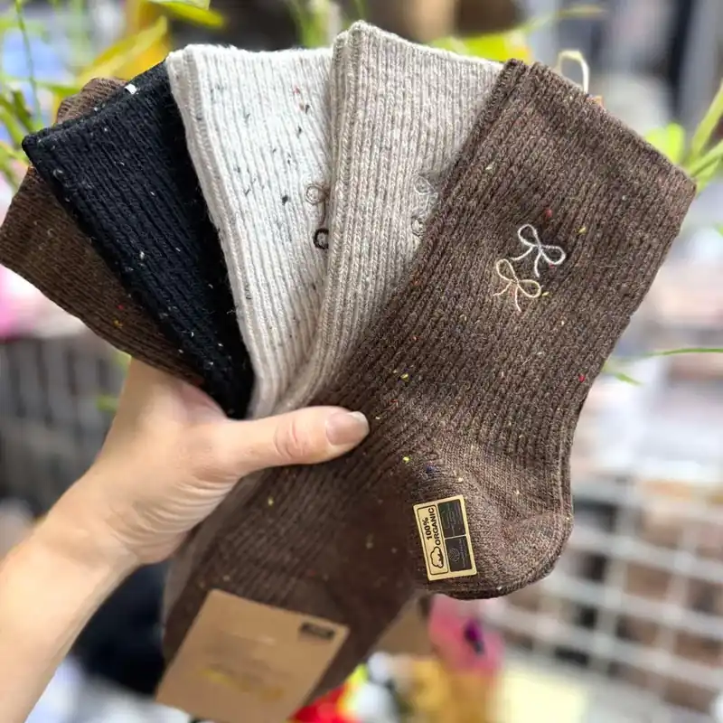 Tani Skarpetki damskie wełniane z haftem kokardki 4 kolory