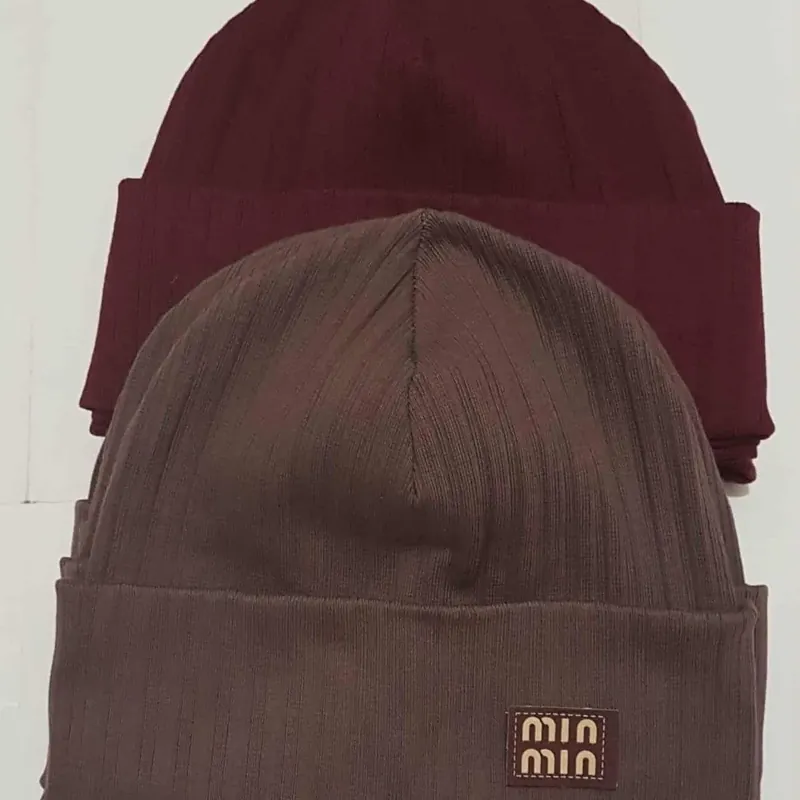 Czapki damskie beanie bordowa i brązowa Sprawdź teraz